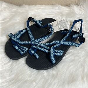NWT Amazon Essentials Blue Patterned Strappy Water Beach Sandals